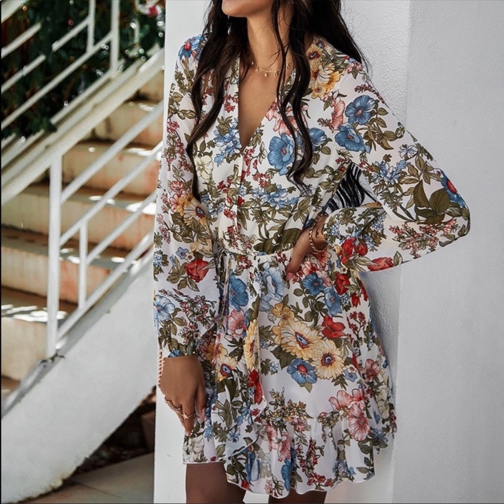 NEW Listing! V-Neck Floral Dress